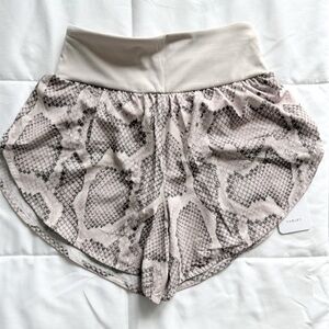 Varley Derby High Waist Snakeskin Print Shorts in Alabaster Python Size XXS
